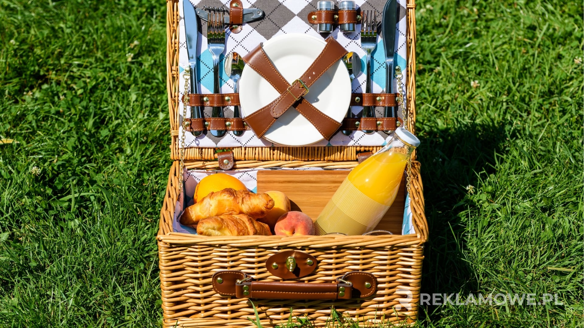 Kreatywne i spersonalizowane kosze reklamowe dla marki