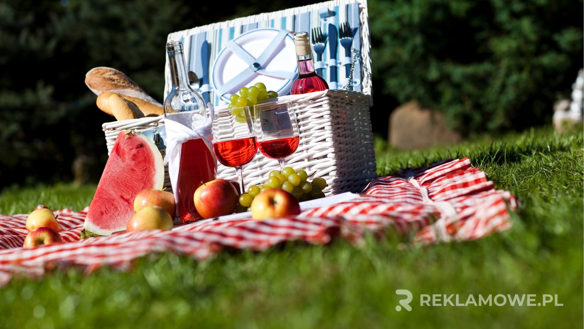 Skuteczna reklama na koszach reklamowych